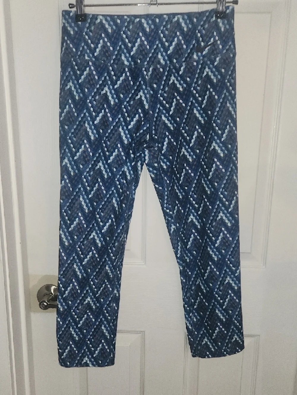 NIKE Dri Fit Power Legend Tight Fit Training Capri Tights